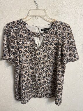 Banana Republic Beige and Navy Floral Keyhole Short-Sleeve Top